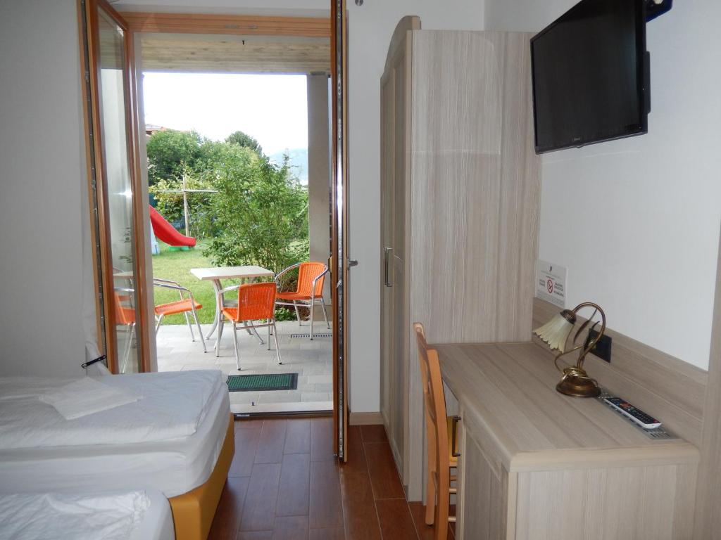 A television and/or entertainment centre at Agritur Giovanazzi