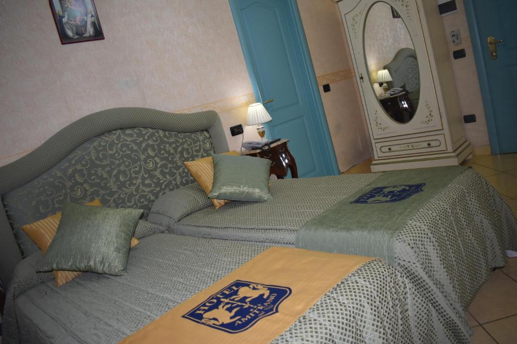 Postel nebo postele na pokoji v ubytování Hotel Ristorante Amitrano