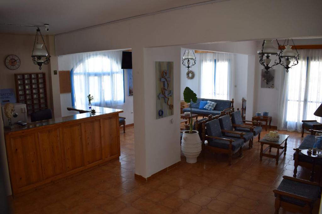 Posedenie v ubytovaní Aratos Hotel