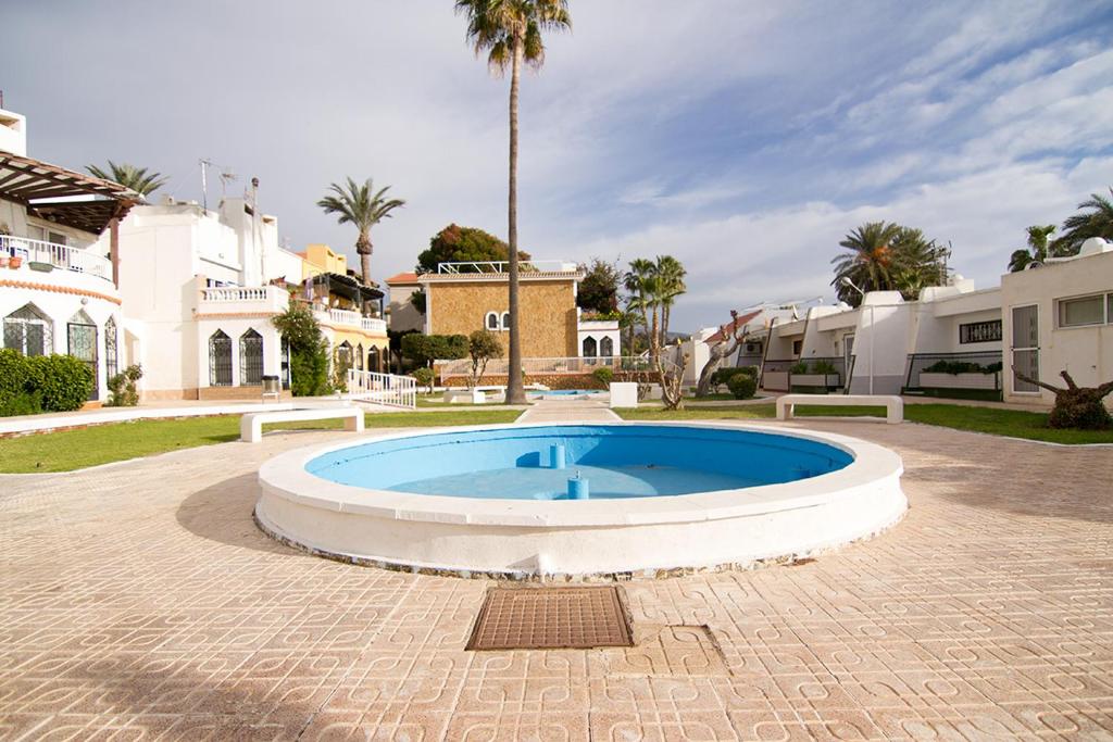 Bazén v ubytování Bungalow de Lujo a pie de playa en Aguadulce nebo v jeho okolí