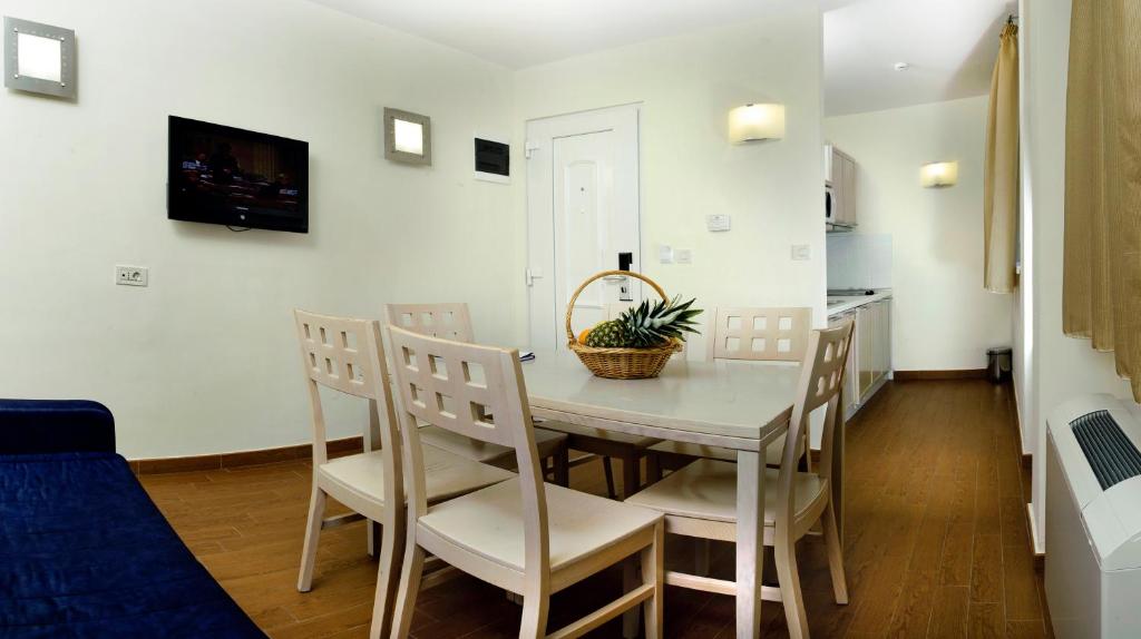 Kuchyňa alebo kuchynka v ubytovaní Amadria Park Apartments Šibenik