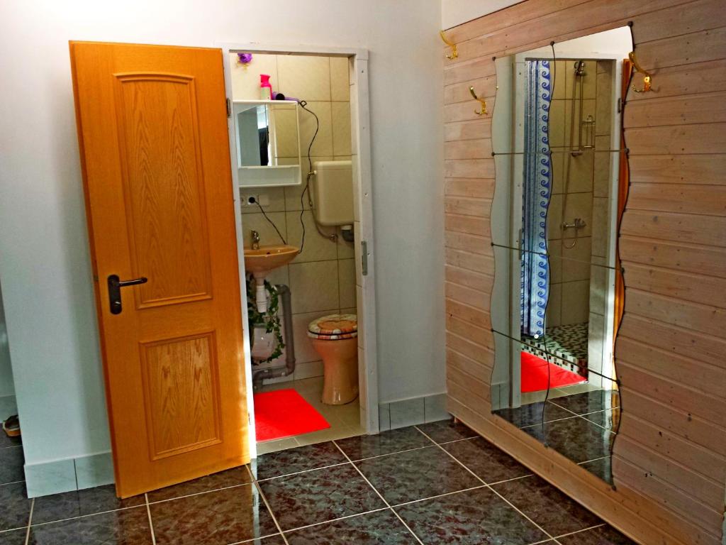 Ein Badezimmer in der Unterkunft Ferienwohnungen mit Weitblick