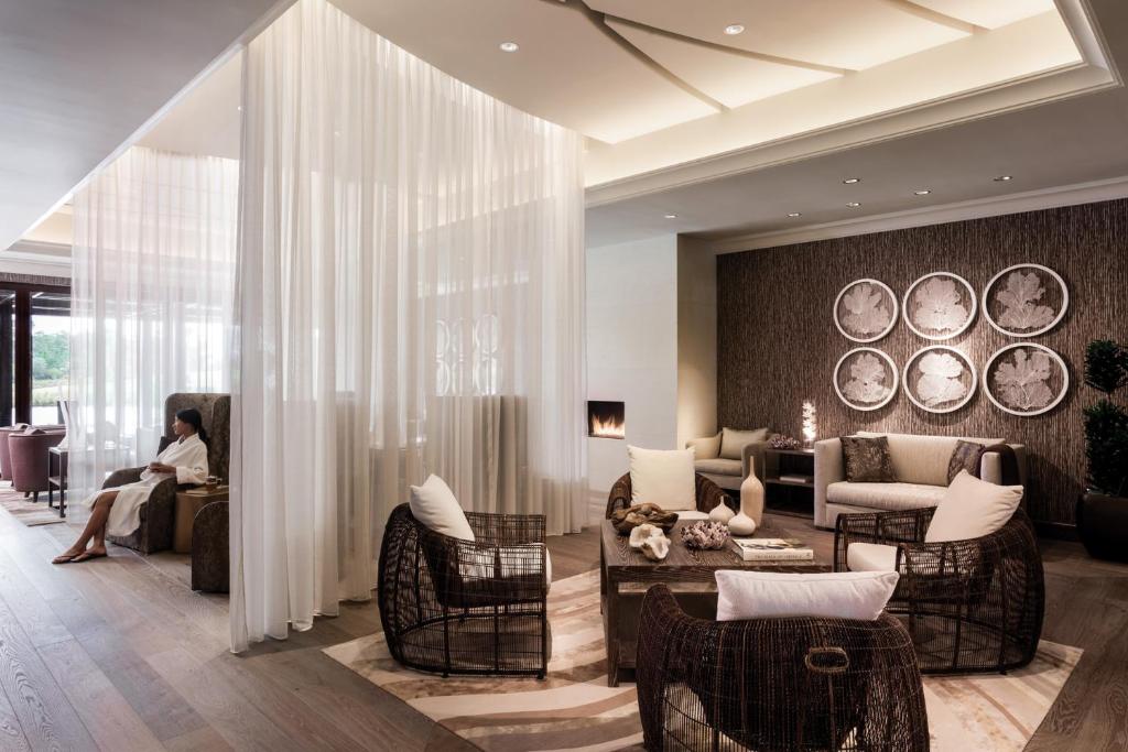 Ein Sitzbereich in der Unterkunft Four Seasons Resort Orlando at Walt Disney World Resort
