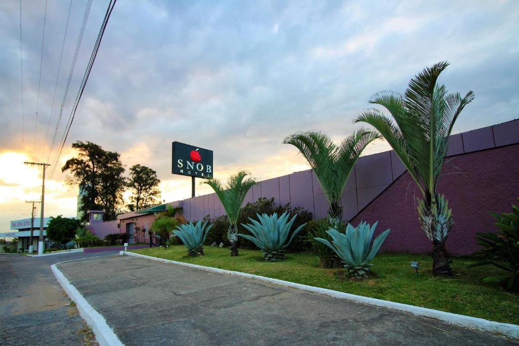  Snob Motel (Adult Only)