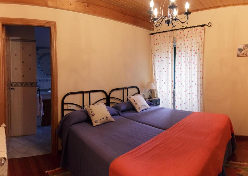 A bed or beds in a room at Casa de Barreiro
