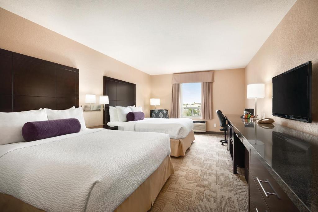 
Queen Room with Two Queen Beds - Non-Smoking
