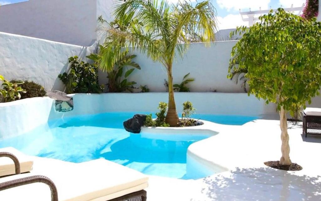 Bazén v ubytování Villa lujo tranquila con piscina a 5 min playa nebo v jeho okolí