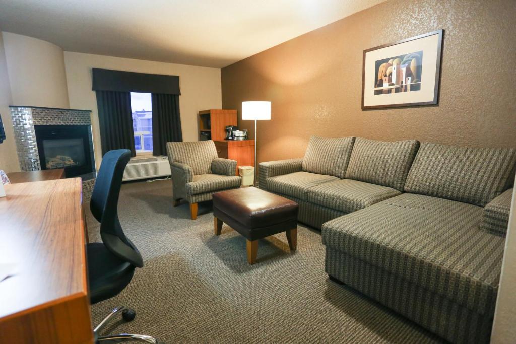 Posezení v ubytování Days Inn by Wyndham Calgary Airport