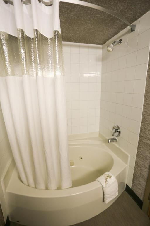 Days Inn by Wyndham Calgary Airport - Resim 25