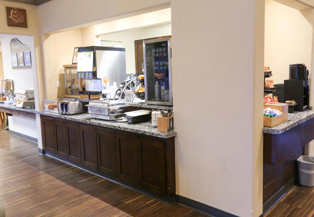 Days Inn by Wyndham Calgary Airport - Resim 19