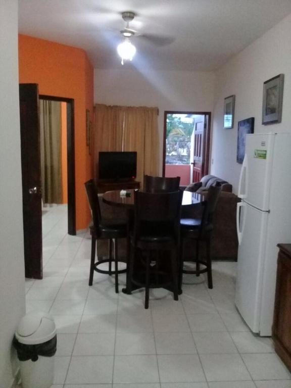 TV a/nebo společenská místnost v ubytování Apartamentos del Puerto