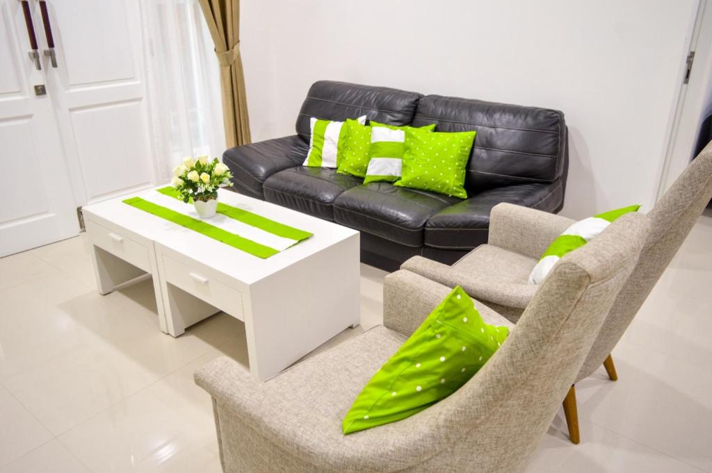 Posezení v ubytování Omah Melati - Vacation Home