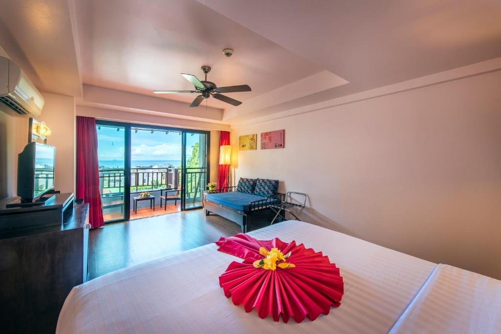 Postel nebo postele na pokoji v ubytování Krabi Chada Resort - SHA Plus