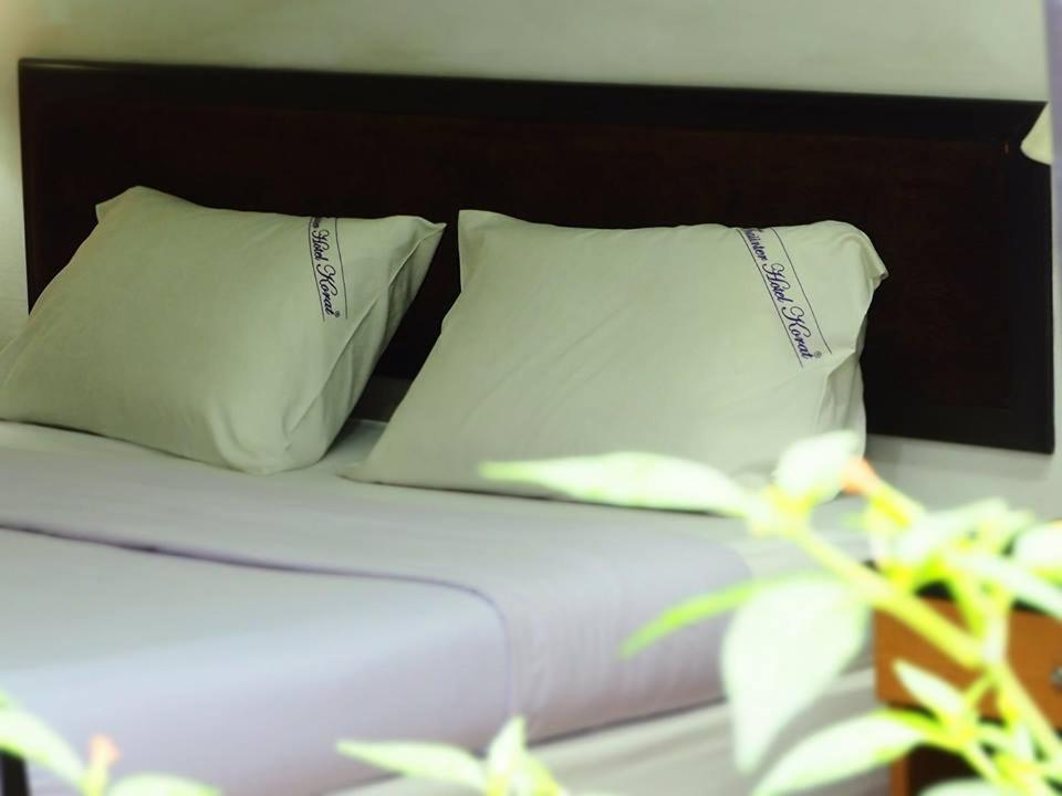 Postel nebo postele na pokoji v ubytování Thai Inter Korat Hotel