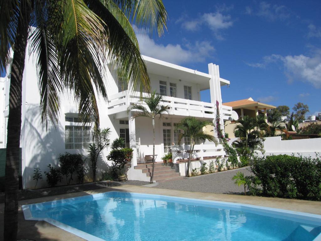 Bazén v ubytování Villa Osumare Guest House nebo v jeho okolí