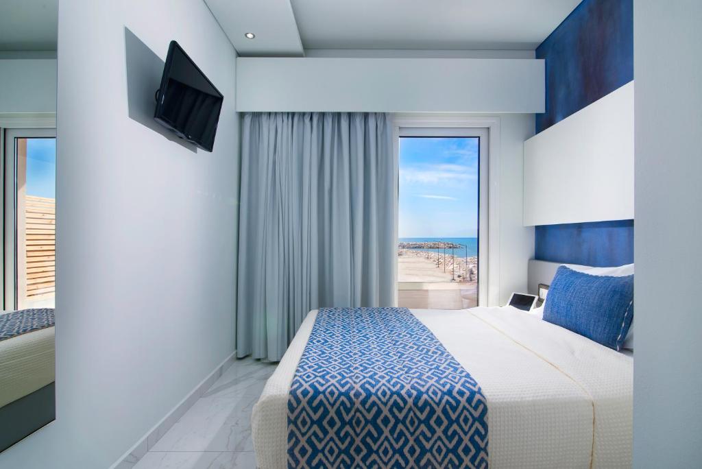 Postel nebo postele na pokoji v ubytování Molos Hotel