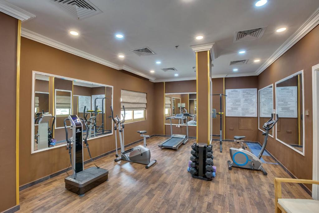 Fitness centrum a/nebo fitness zařízení v ubytování Royal Hotel