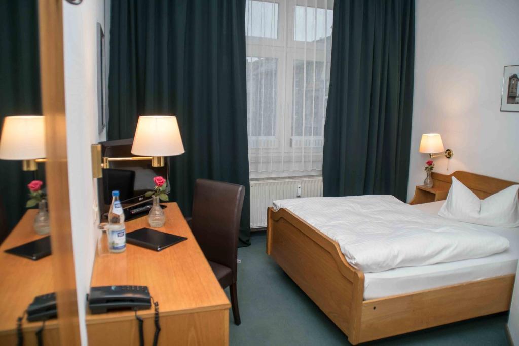 Postel nebo postele na pokoji v ubytování Central-Hotel Torgau