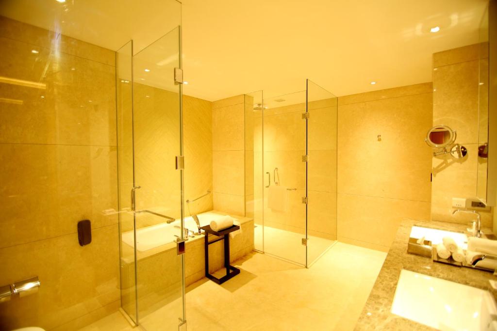 Koupelna v ubytování Radisson Blu Coimbatore
