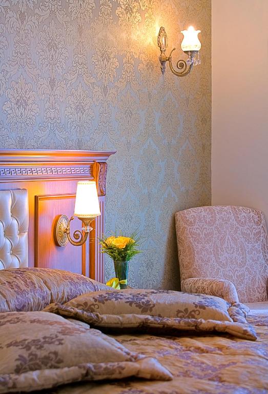 Un pat sau paturi într-o cameră la Acra Hotel Old City - Special Category