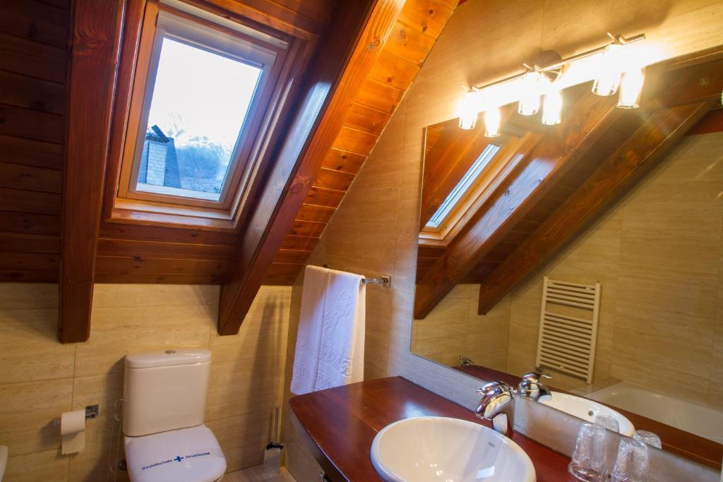 Koupelna v ubytování GRAN CHALET Hotel & Petit SPA
