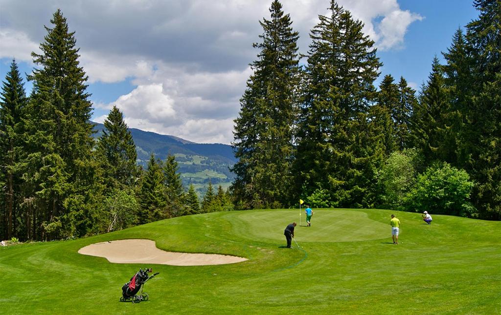 Golf v apartmánu nebo okolí