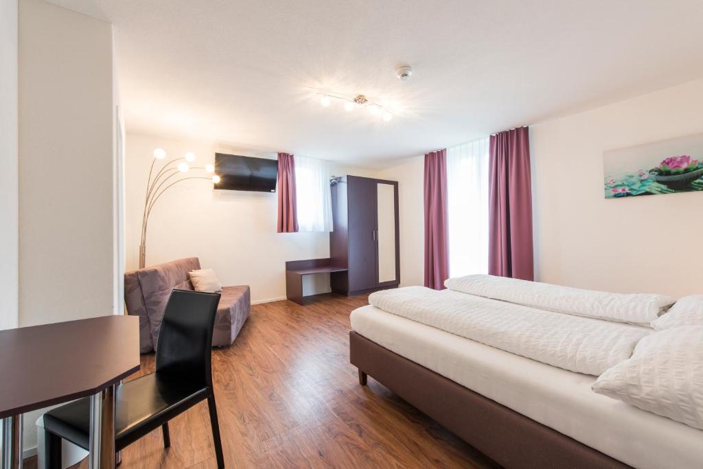 TV a/nebo společenská místnost v ubytování Hotel Engel