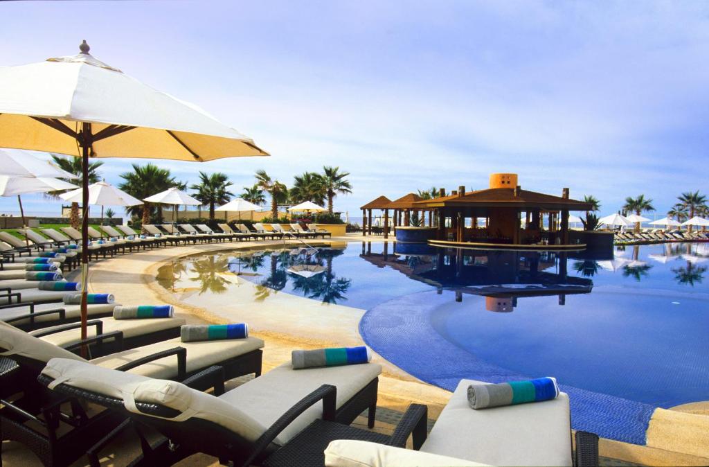 Best luxury hotels in Los Cabos 13687707