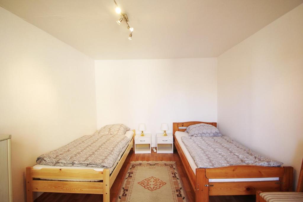 a bedroom with two beds in a room at Worker Apartment Hohenstadt in Hohenstadt