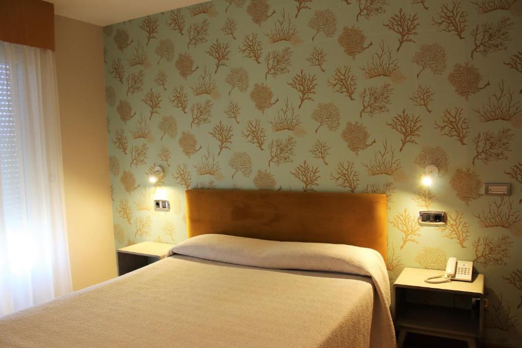 Cama o camas de una habitación en Hotel Playa de Laxe