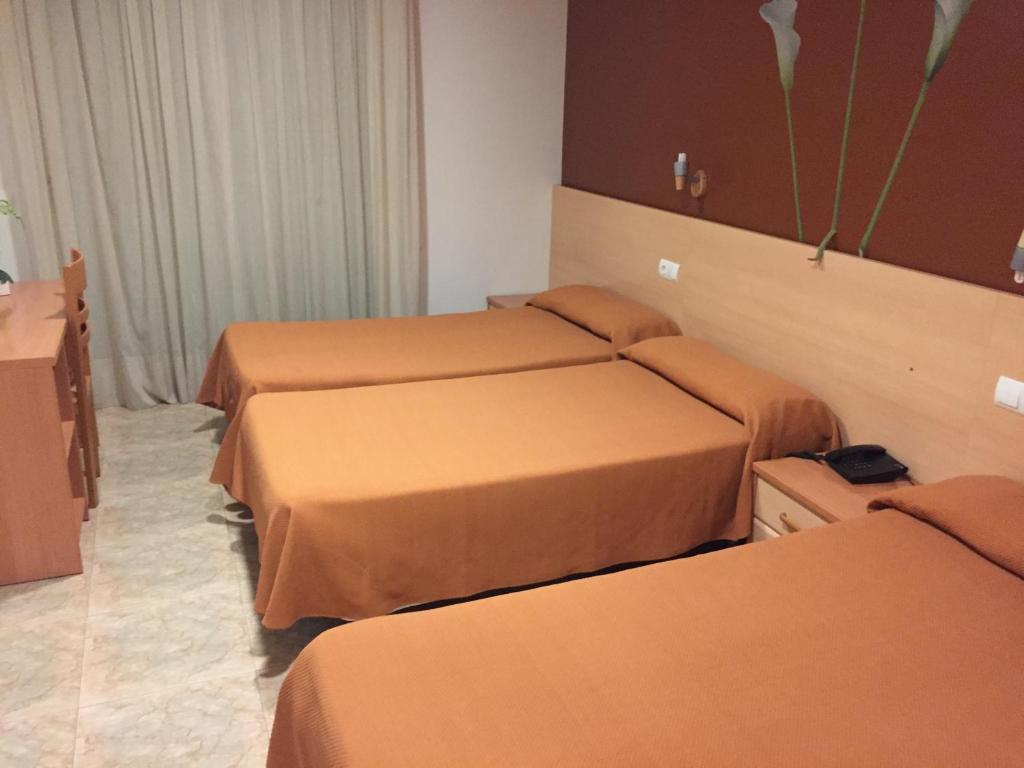 Postel nebo postele na pokoji v ubytování Hotel Mediterrani Blau