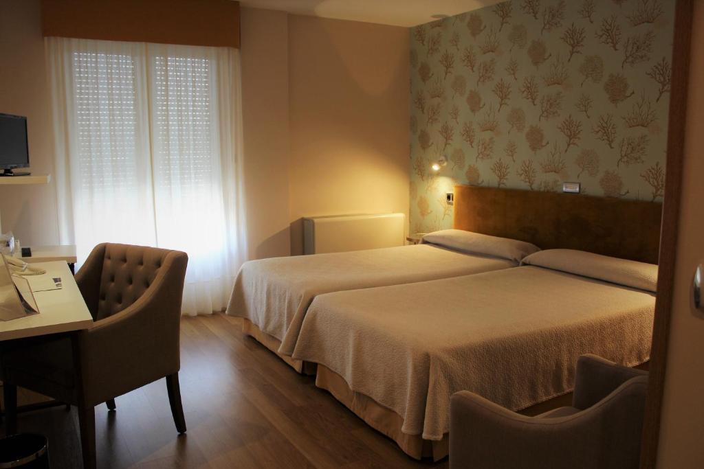 Cama o camas de una habitación en Hotel Playa de Laxe