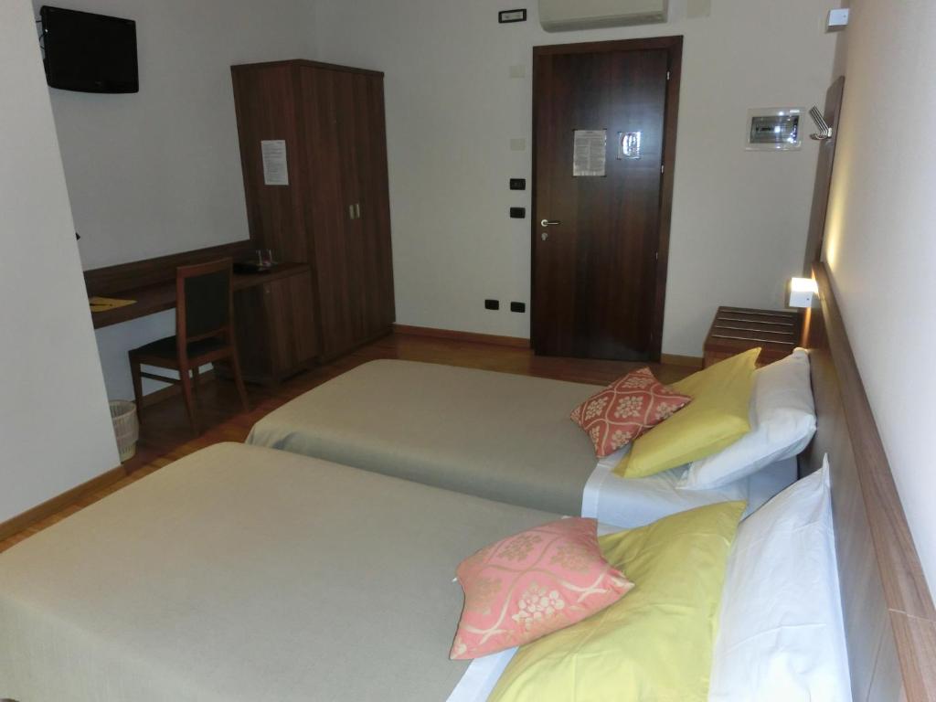 Hotel C25 - Standard Double Or Twin Room