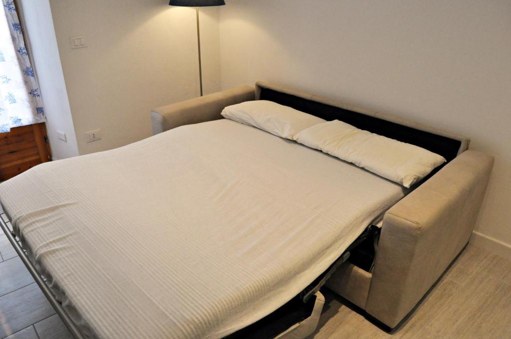 A bed or beds in a room at Nibea Suite