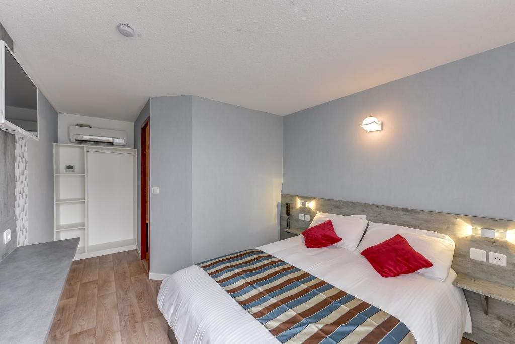 Confort Hôtel Thouars - Double Room