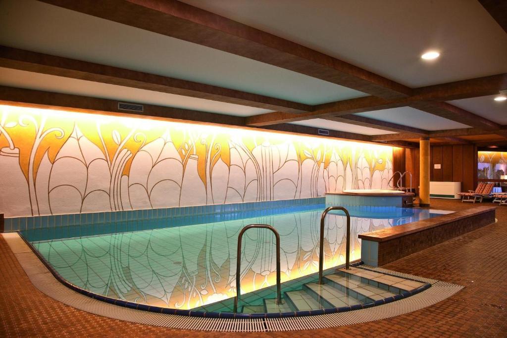 Bazén v ubytování Hotel Grüner Baum nebo v jeho okolí
