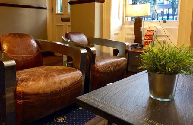 Four Stars Hotel - Resim 8