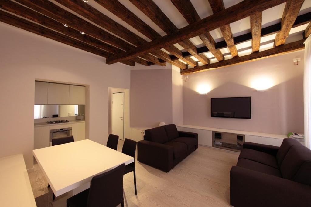 San Marco White Apartment