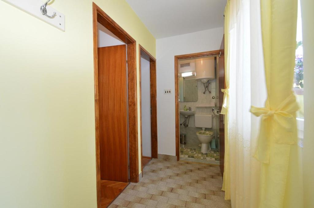 Kúpeľňa v ubytovaní House Orhideja