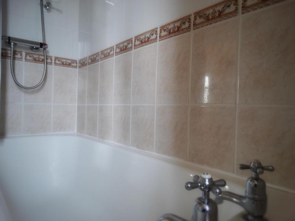 A bathroom at Kilchoan Hotel