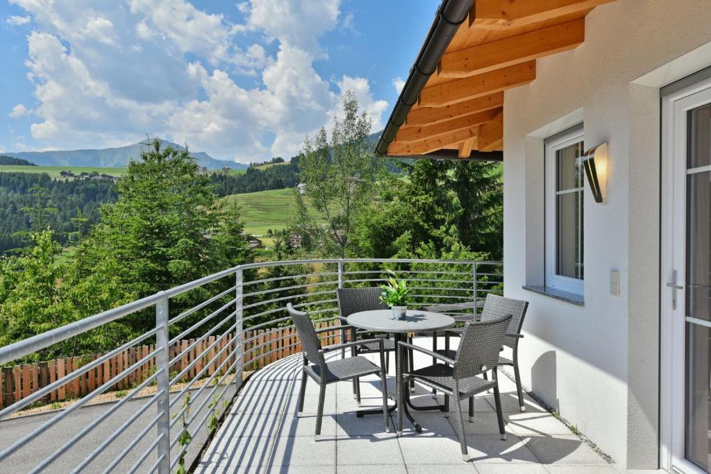 Nespecifikovaný výhled na hory nebo výhled na hory při pohledu z aparthotelu