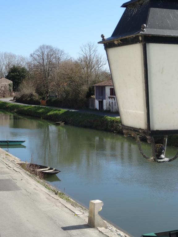 Hotel Au Marais - Tweepersoonskamer Met Uitzicht Op De Rivier