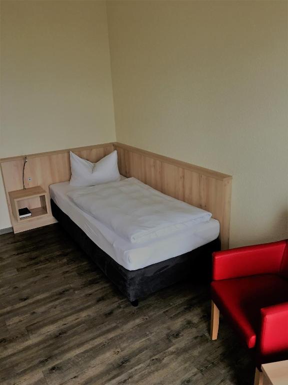 Postel nebo postele na pokoji v ubytování Rügen-Hotel