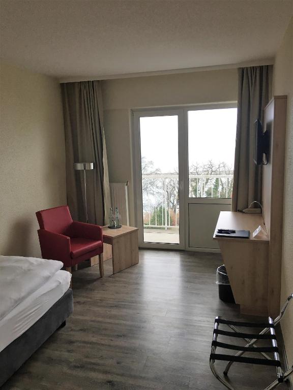 Postel nebo postele na pokoji v ubytování Rügen-Hotel