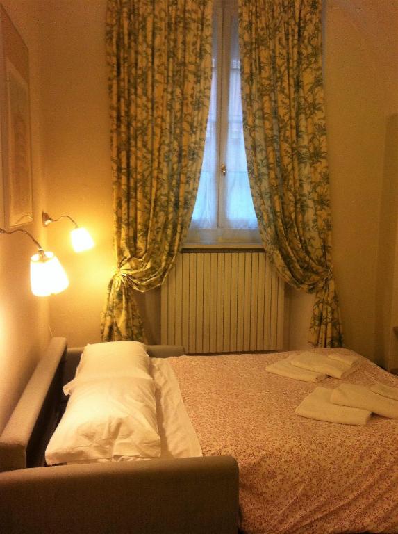 Postel nebo postele na pokoji v ubytování Luisa in Palazzo Bianchi