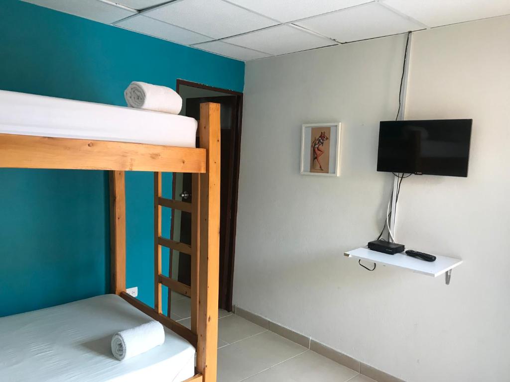 Postel nebo postele na pokoji v ubytování Hostal El Hangar