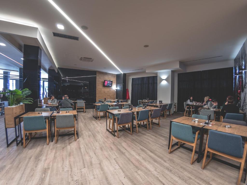 Restaurace v ubytování Orange Hotel