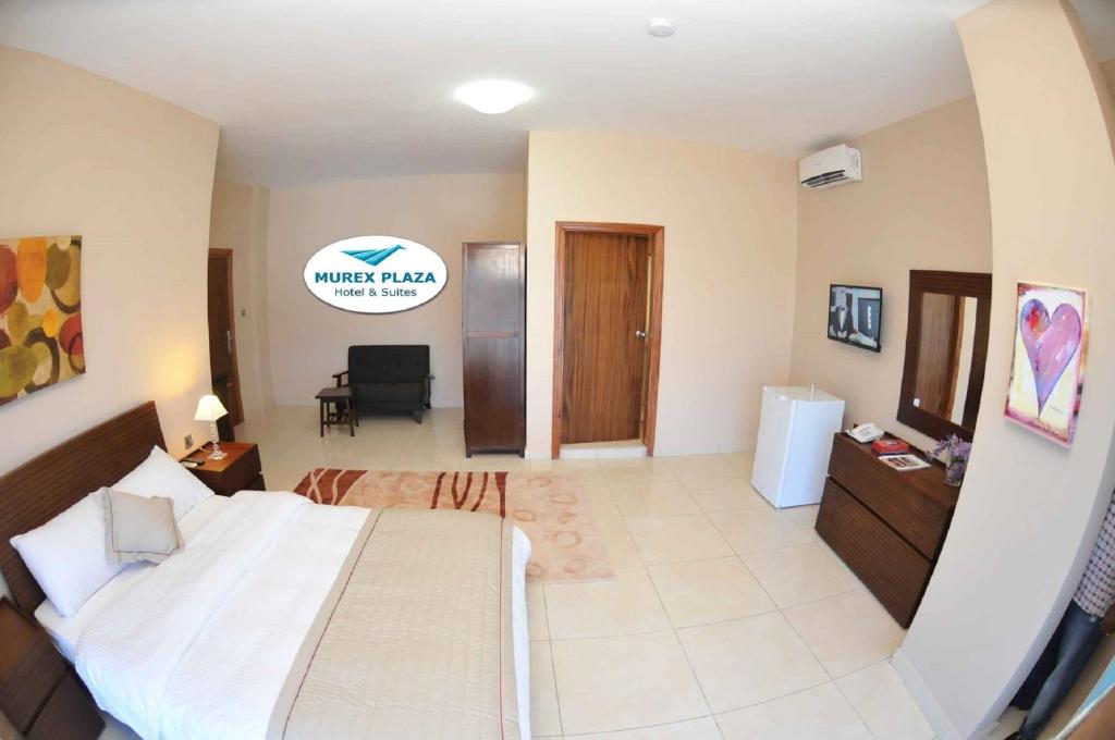 Postel nebo postele na pokoji v ubytování Murex Plaza Hotel & Suites