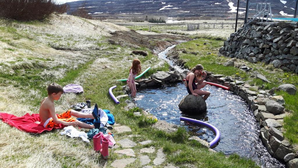 Hosté ubytování Hvammur 1 with private hot tub
