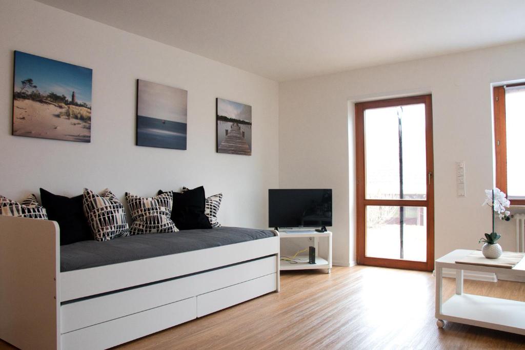 a living room with a bed and a tv at Ferienwohnung Hegau-Bodensee in Mühlhausen-Ehingen